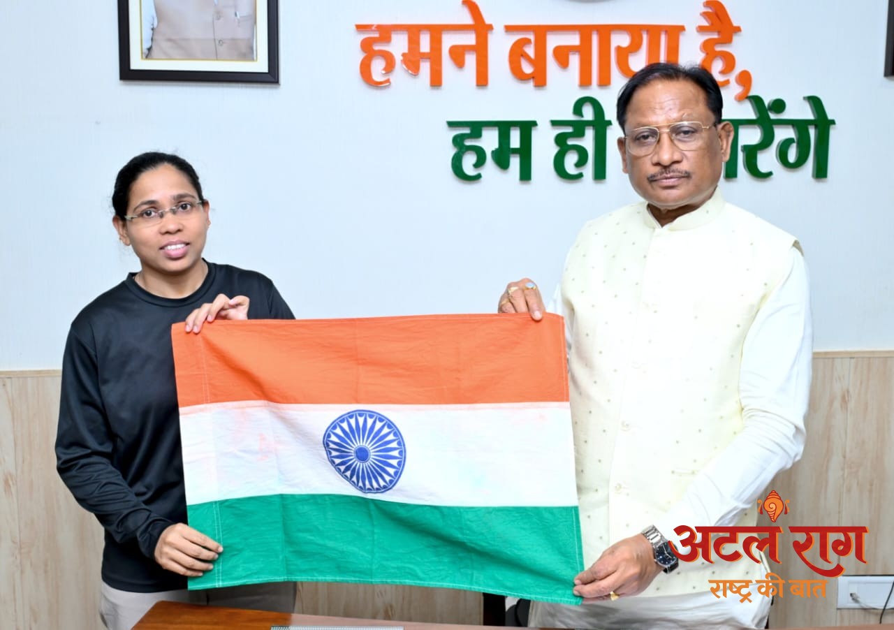 रायपुर : एवरेस्ट पर तिरंगा फहराने निकली छत्तीसगढ़ की बेटी, मुख्यमंत्री ने दी शुभकामनाएं