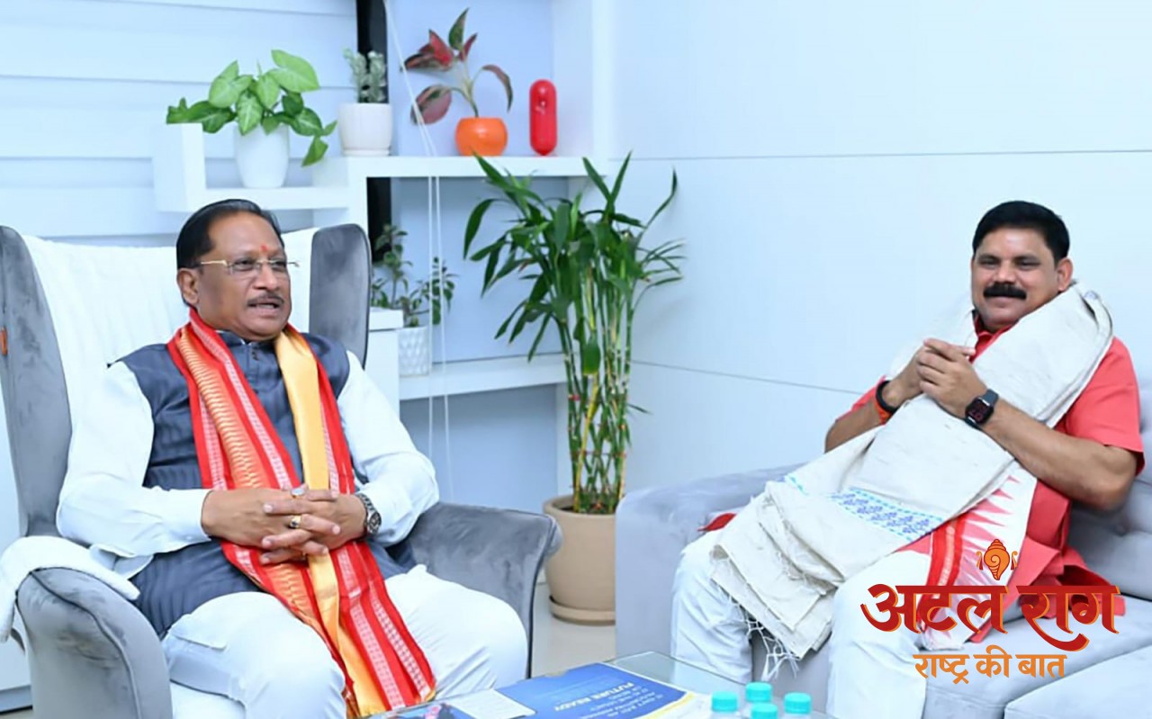मुख्यमंत्री विष्णुदेव साय से केंद्रीय कोयला एवं खान राज्य मंत्री सतीश चंद्र दुबे ने की सौजन्य मुलाकात