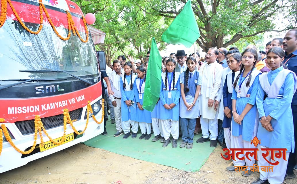 सीएम विष्णु देव साय ने ‘कामयाबी वेन’ को दिखाई हरी झंडी : दूरस्थ गांवों के विद्यार्थियों तक पहुंचेगी डिजिटल शिक्षा की नई रोशनी