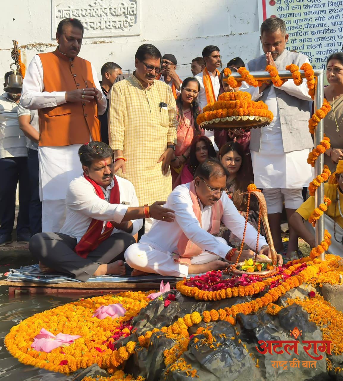 जलेश्वर महादेव धाम में मुख्यमंत्री विष्णुदेव साय ने किया जलाभिषेक: प्रदेश की सुख-समृद्धि की कामना की