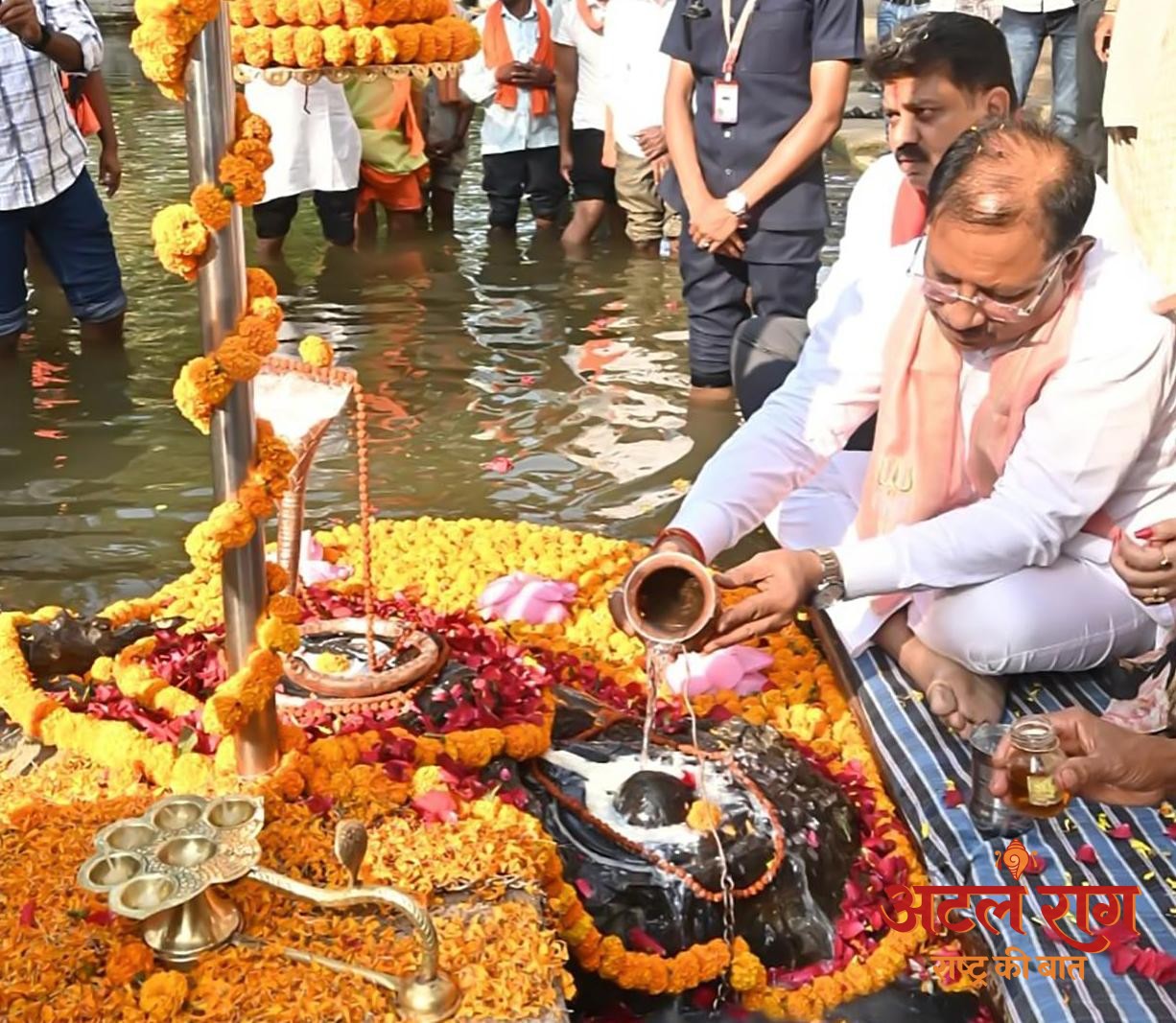 जलेश्वर महादेव धाम में मुख्यमंत्री विष्णुदेव साय ने किया जलाभिषेक: प्रदेश की सुख-समृद्धि की कामना की