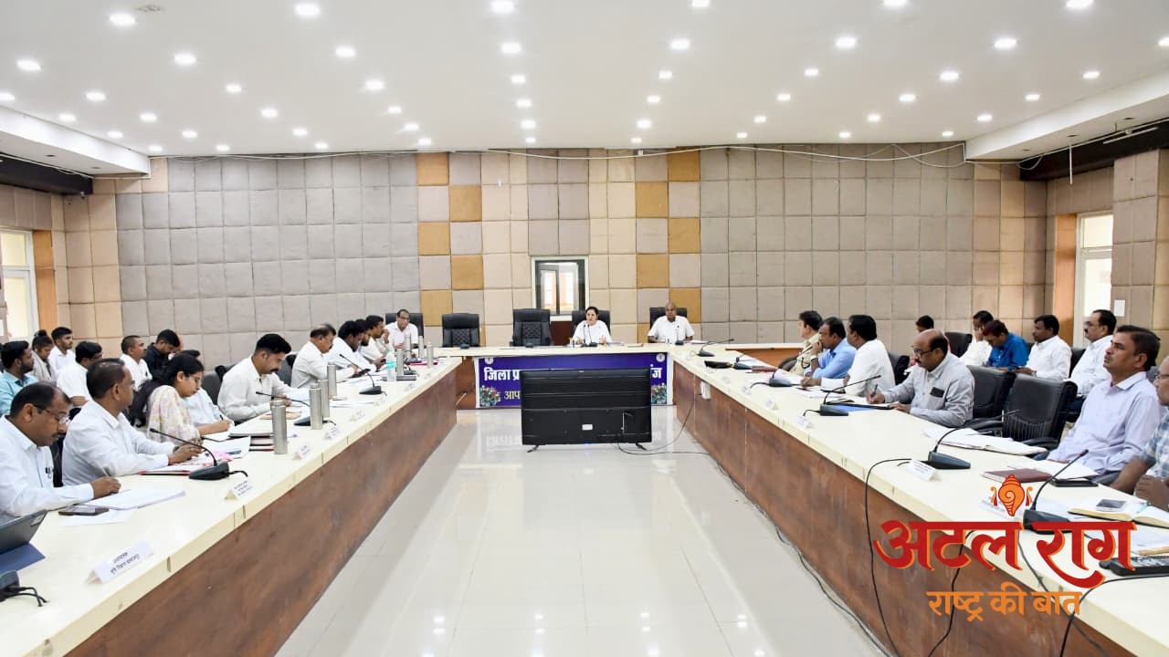 कलेक्टर ने जनहित के कार्यों में तेजी लाने के दिए निर्देश