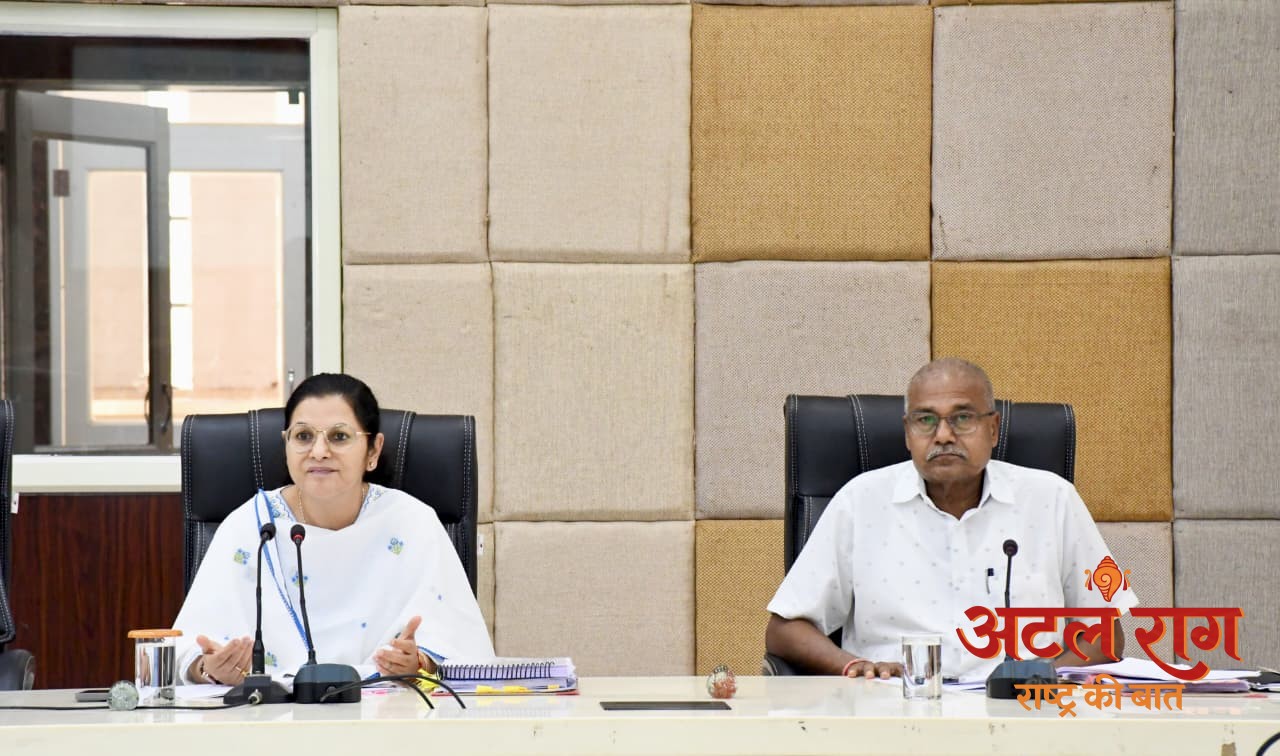 कलेक्टर ने जनहित के कार्यों में तेजी लाने के दिए निर्देश