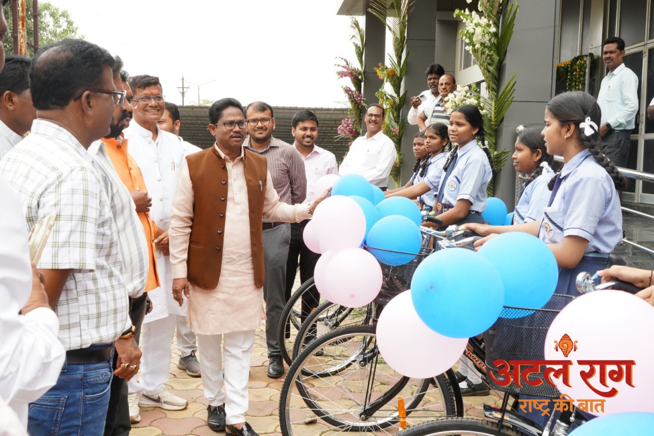 सुकमा के छात्र नीट और आईआईटी में बना रहे पहचान, शिक्षा के क्षेत्र में तेजी से बदल रही जिले की तस्वीर