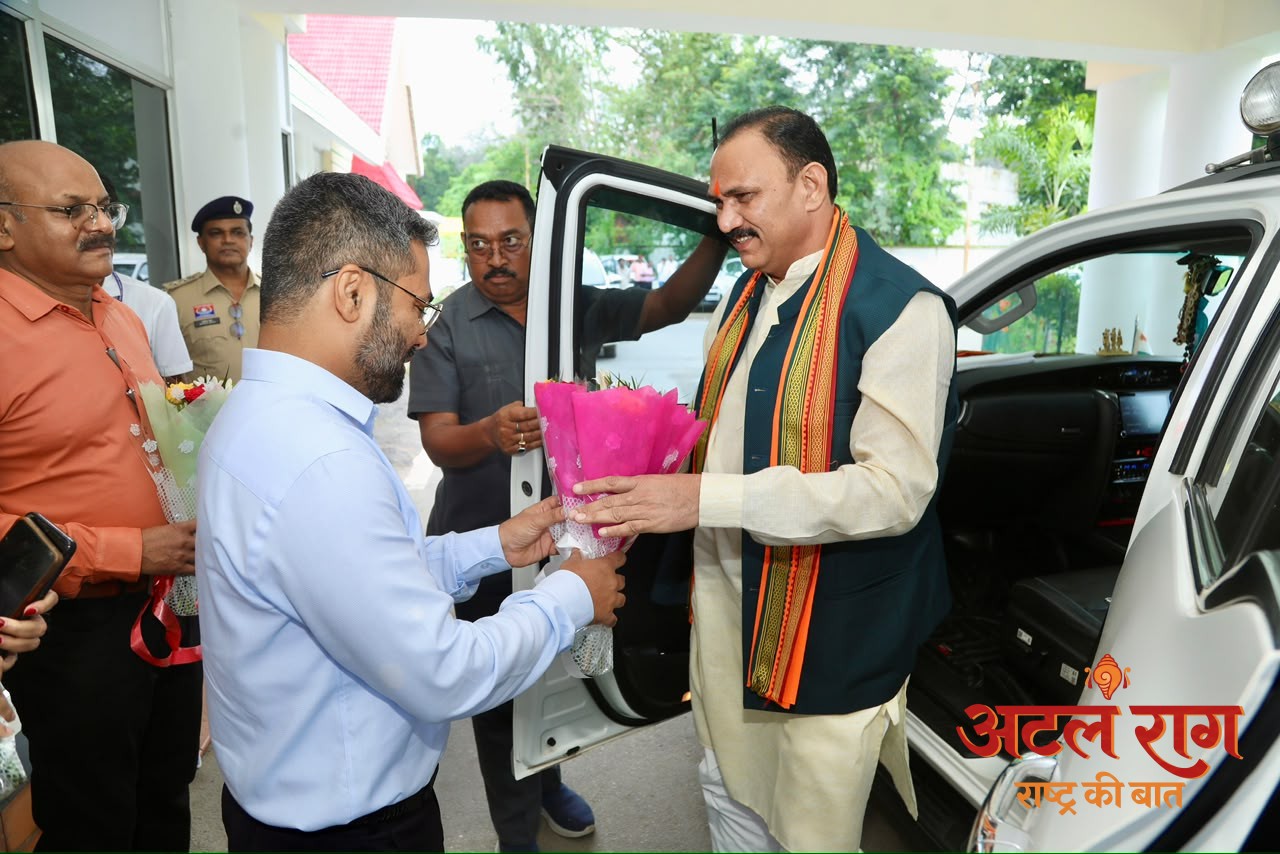 स्वास्थ्य मंत्री जायसवाल के कांकेर आगमन पर जनप्रतिनिधियों एवं कलेक्टर ने किया आत्मीय स्वागत