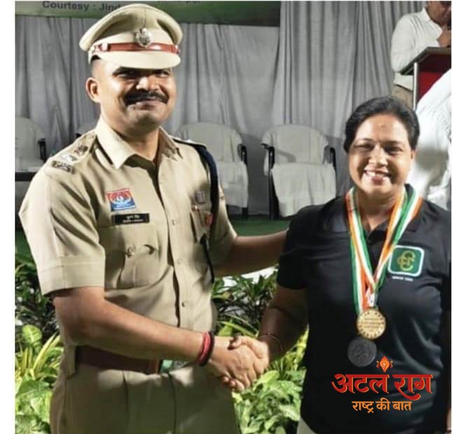 कृषि महाविद्यालय रायपुर की प्राध्यापिका एवं छात्रा ने राज्य स्तरीय शूटिंग चौंपियनशिप में जीते स्वर्ण पदक