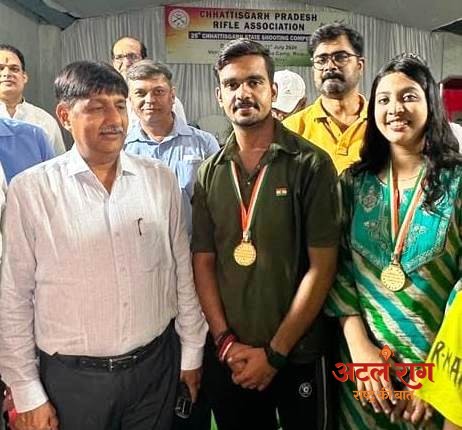 कृषि महाविद्यालय रायपुर की प्राध्यापिका एवं छात्रा ने राज्य स्तरीय शूटिंग चौंपियनशिप में जीते स्वर्ण पदक