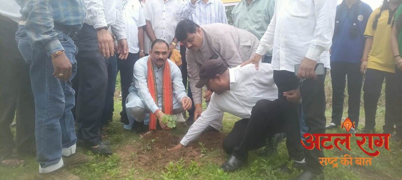 मिशन 100 की शपथ से गूंजा चिरमिरी, 20 बेटियों को साइकिल और 50 पौधों से सजा शिक्षा का उत्सव