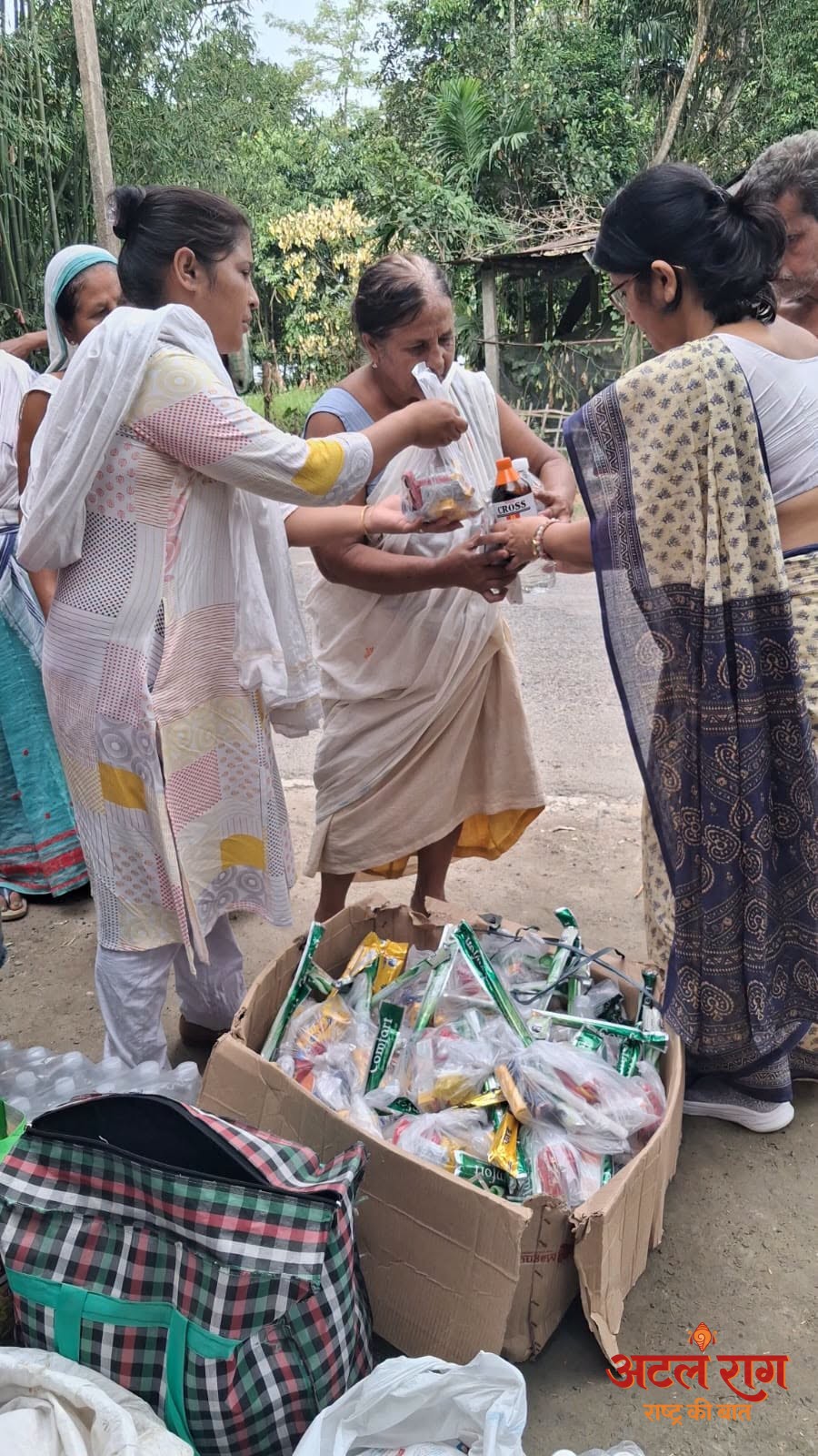 असम बाढ़ – राहत और बचाव अभियान में जुटे संघ और संघ प्रेरित संगठनों के कार्यकर्ता
