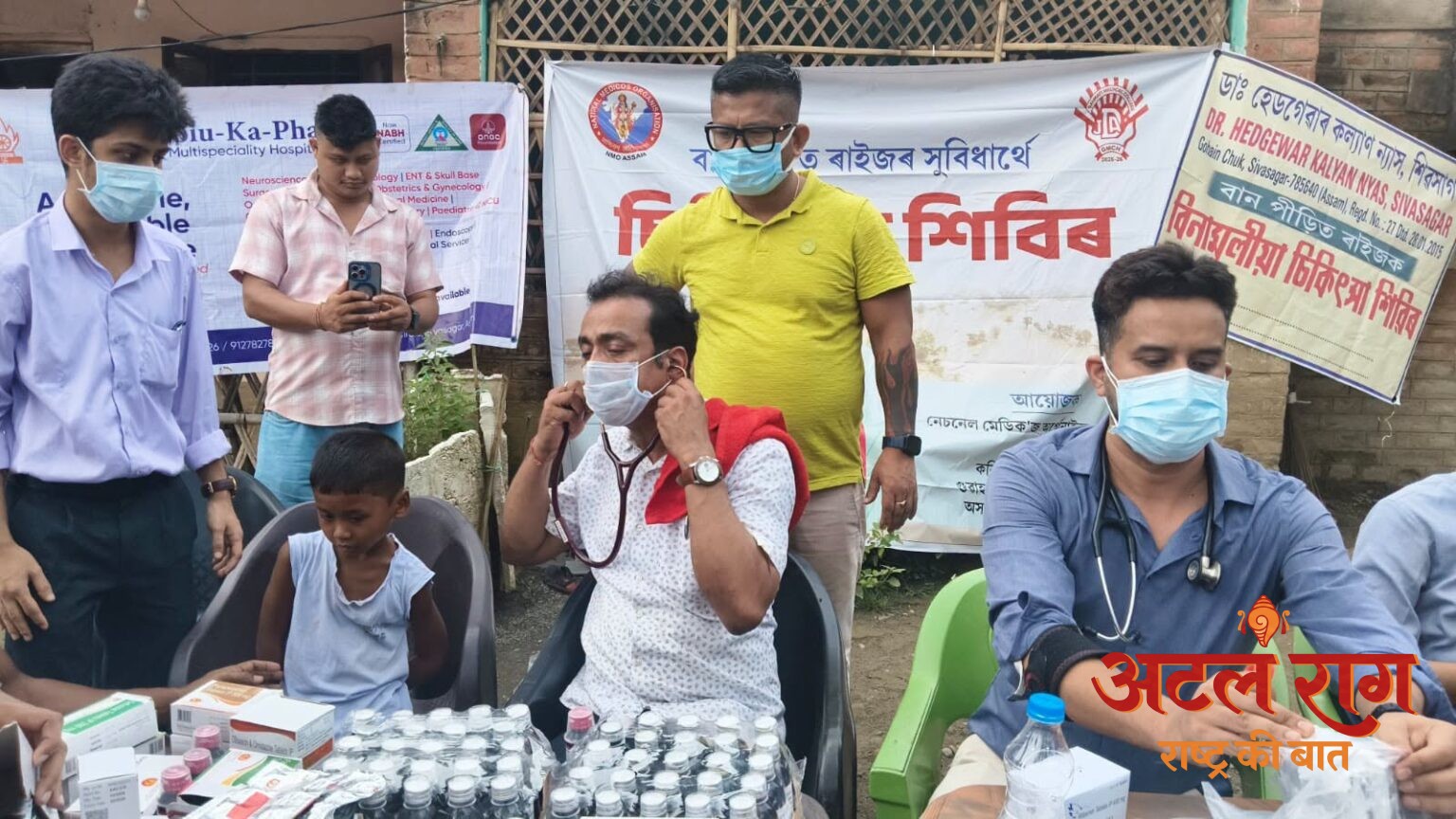असम बाढ़ – राहत और बचाव अभियान में जुटे संघ और संघ प्रेरित संगठनों के कार्यकर्ता
