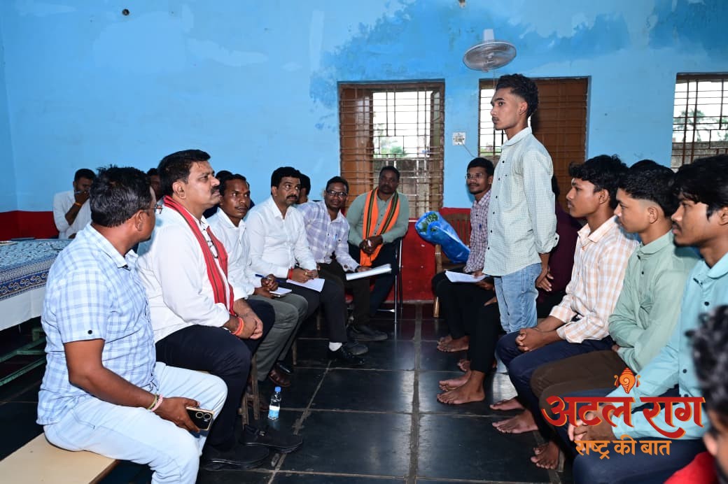 छात्रावासी बच्चों के बीच पहुंचे उप मुख्यमंत्री विजय शर्मा