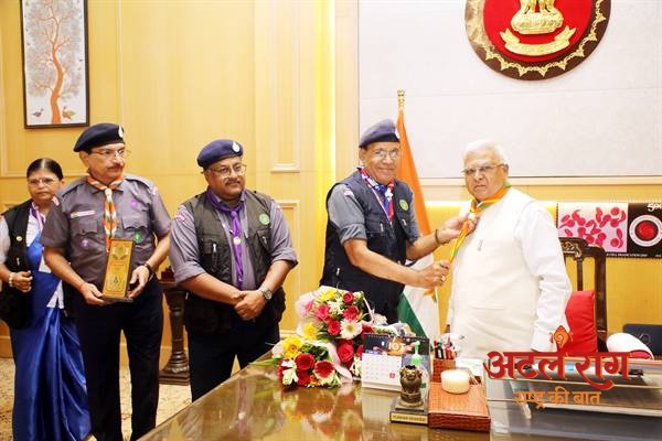 राज्यपाल पटेल ने स्काउट्स एवं गाइड स्कार्फ धारण किया लोकभवन में विश्व स्कार्फ दिवस मना