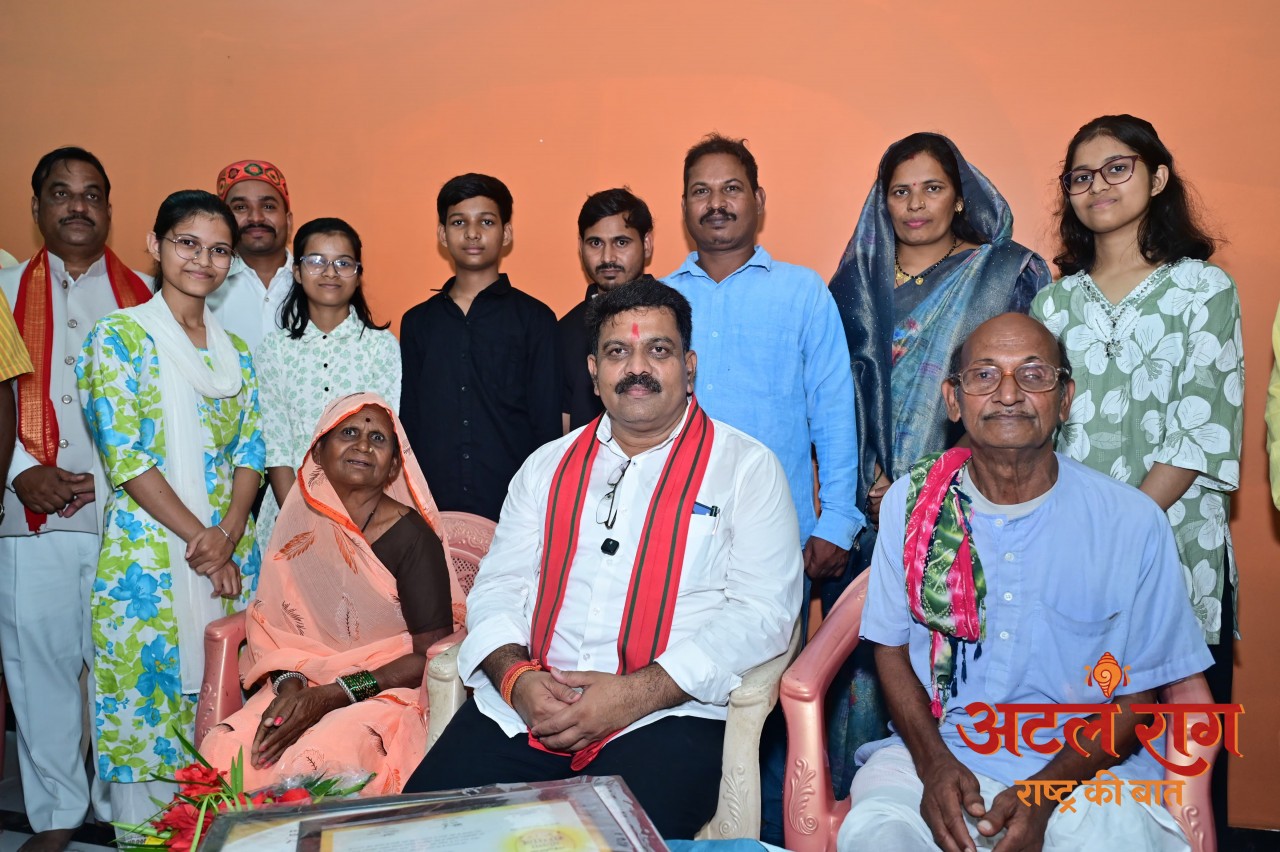 तीन बहनों ने एक साथ पास की नीट परीक्षा, उप मुख्यमंत्री विजय शर्मा ने घर पहुंचकर दी बधाई