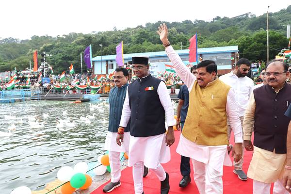 बड़े तालाब में तिरंगा नौका यात्रा निकालकर प्रदेश ने रचा नया कीर्तिमान : मुख्यमंत्री डॉ. यादव