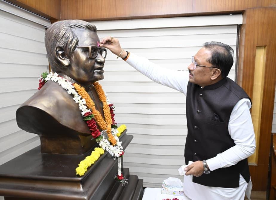 अटल जी के संकल्प और दूरदर्शी नेतृत्व ने छत्तीसगढ़ को दी नई पहचान, सुशासन और अंत्योदय की राह पर आगे बढ़ रहा प्रदेश : मुख्यमंत्री साय 