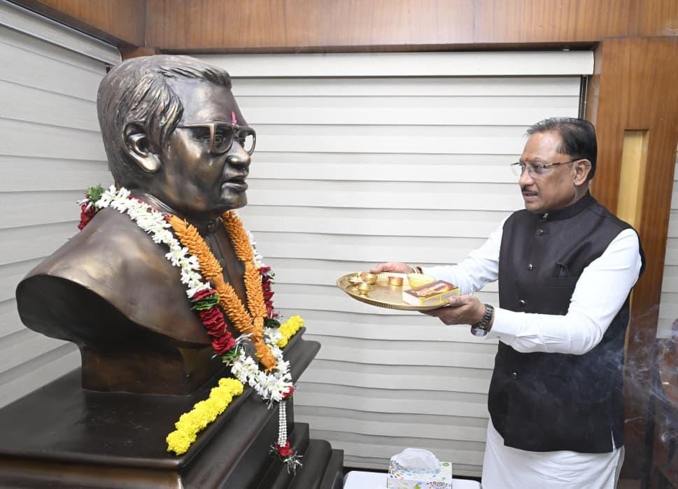 अटल जी के संकल्प और दूरदर्शी नेतृत्व ने छत्तीसगढ़ को दी नई पहचान, सुशासन और अंत्योदय की राह पर आगे बढ़ रहा प्रदेश : मुख्यमंत्री साय 