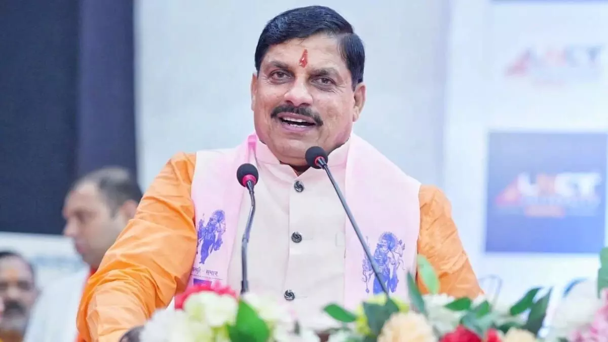 मुख्यमंत्री डॉ. यादव ने एसडीईआरएफ टीम की प्रतिबद्धता को सराहा टीम ने खण्डवा जिले में दो नदियों के बीच टापू पर फंसे चार युवकों को सुरक्षित निकाला