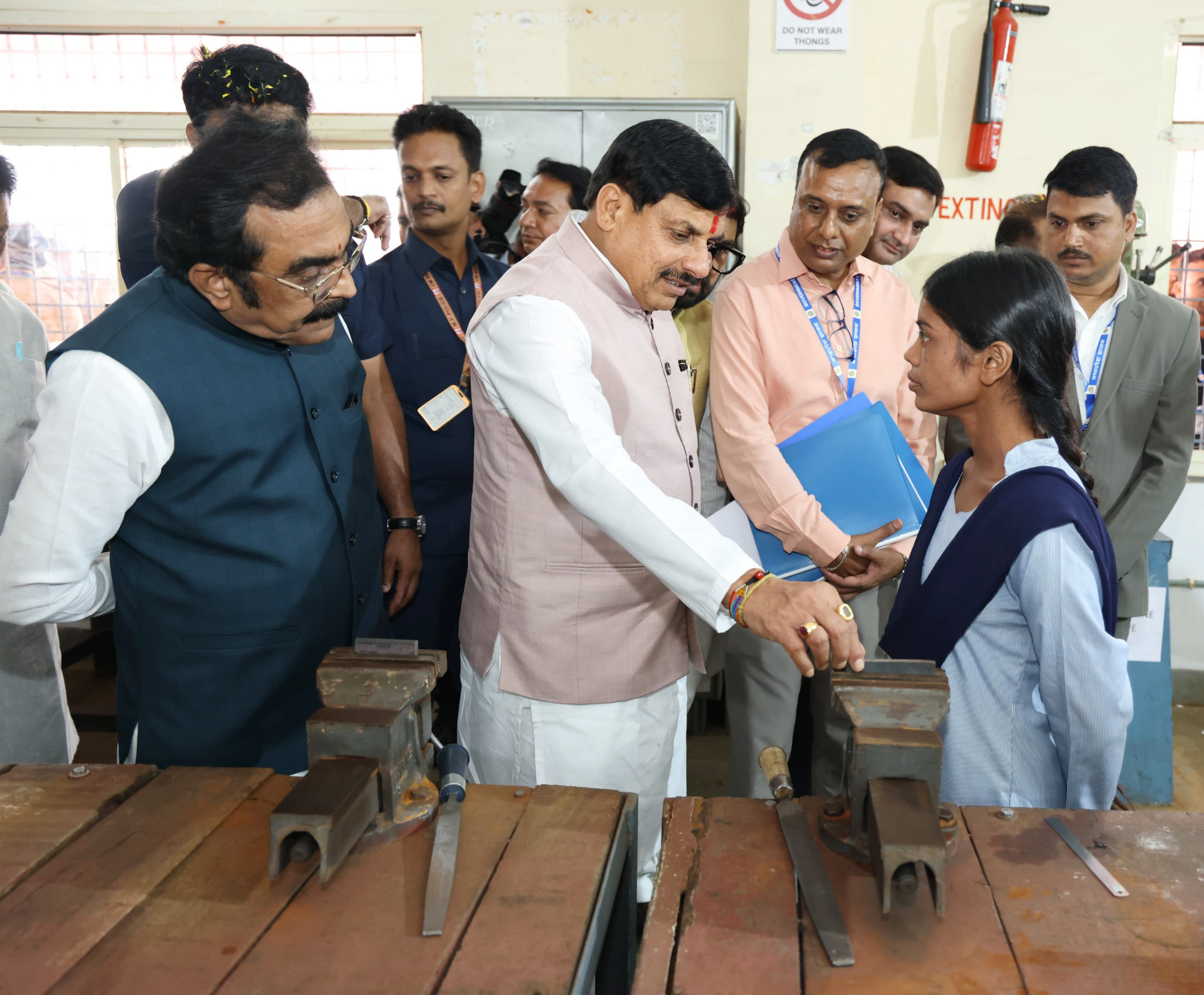 प्रशिक्षु छात्राएं आत्मविश्वास रखें, तकनीकी दक्षता के साथ अपनी जड़ों से जुड़े : मुख्यमंत्री डॉ. यादव तकनीकी शिक्षा और कौशल विकास देश की युवाओं को आत्मनिर्भर बनाने का सशक्त माध्यम मुख्यमंत्री ने शासकीय आदिवासी महिला आईटीआई में किया प्रशिक्षु छात्राओं से संवाद प्रशिक्षण और योजनाओं की जानकारी ली