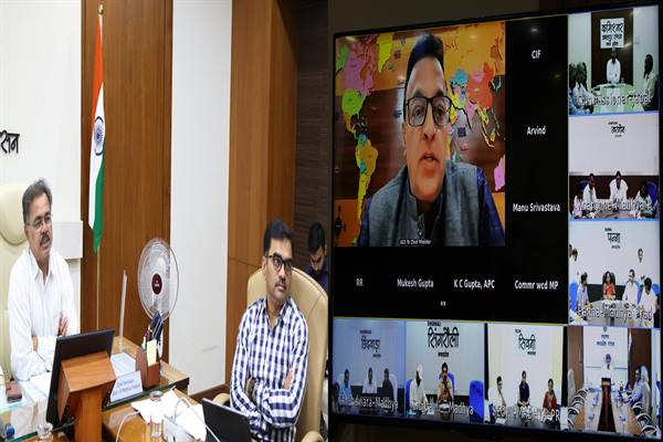 जनविश्वास अभियान को नागरिकों तक सरकारी सेवाओं और योजनाओं का अधिकतम लाभ सुनिश्चित करने का बनाएं पारदर्शी और संतुष्टिदायक माध्यम : मुख्य सचिव  बर्णवाल मुख्य सचिव  बर्णवाल ने अधिकारियों से लिया जनविश्वास अभियान का फीडबैक