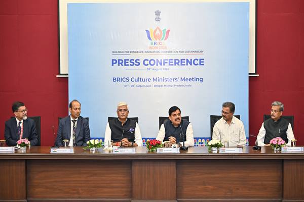 ब्रिक्स संस्कृति सम्मेलन प्रदेश के लिए अत्यंत गौरवपूर्ण और ऐतिहासिक अवसर: मुख्यमंत्री डॉ. यादव भोपाल घोषणा पत्र से वैश्विक सांस्कृतिक सहयोग को मिलेगी नई दिशा भोपाल घोषणा पत्र से व्यावहारिक और दीर्घकालिक सहयोग का मार्ग प्रशस्त: केंद्रीय मंत्री  शेखावत मुख्यमंत्री डॉ. यादव ने किया विभिन्न देशों के डेलिगेट्स का स्वागत और अभिनंदन 11वीं ब्रिक्स संस्कृति मंत्रियों की बैठक भोपाल में संपन्न