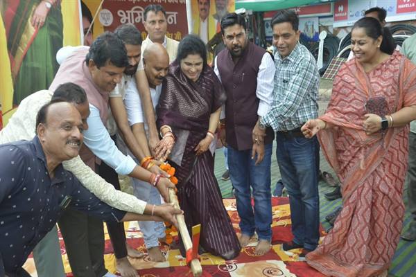 जनता की अपेक्षाओं को पूर्ण करना और क्षेत्र का सर्वांगीण विकास हमारी सर्वोच्च प्राथमिकता : राज्यमंत्री  गौर गोविन्दपुरा विधानसभा क्षेत्र में ₹1.33 करोड़ लागत के विभिन्न विकास कार्यों का हुआ भूमि-पूजन