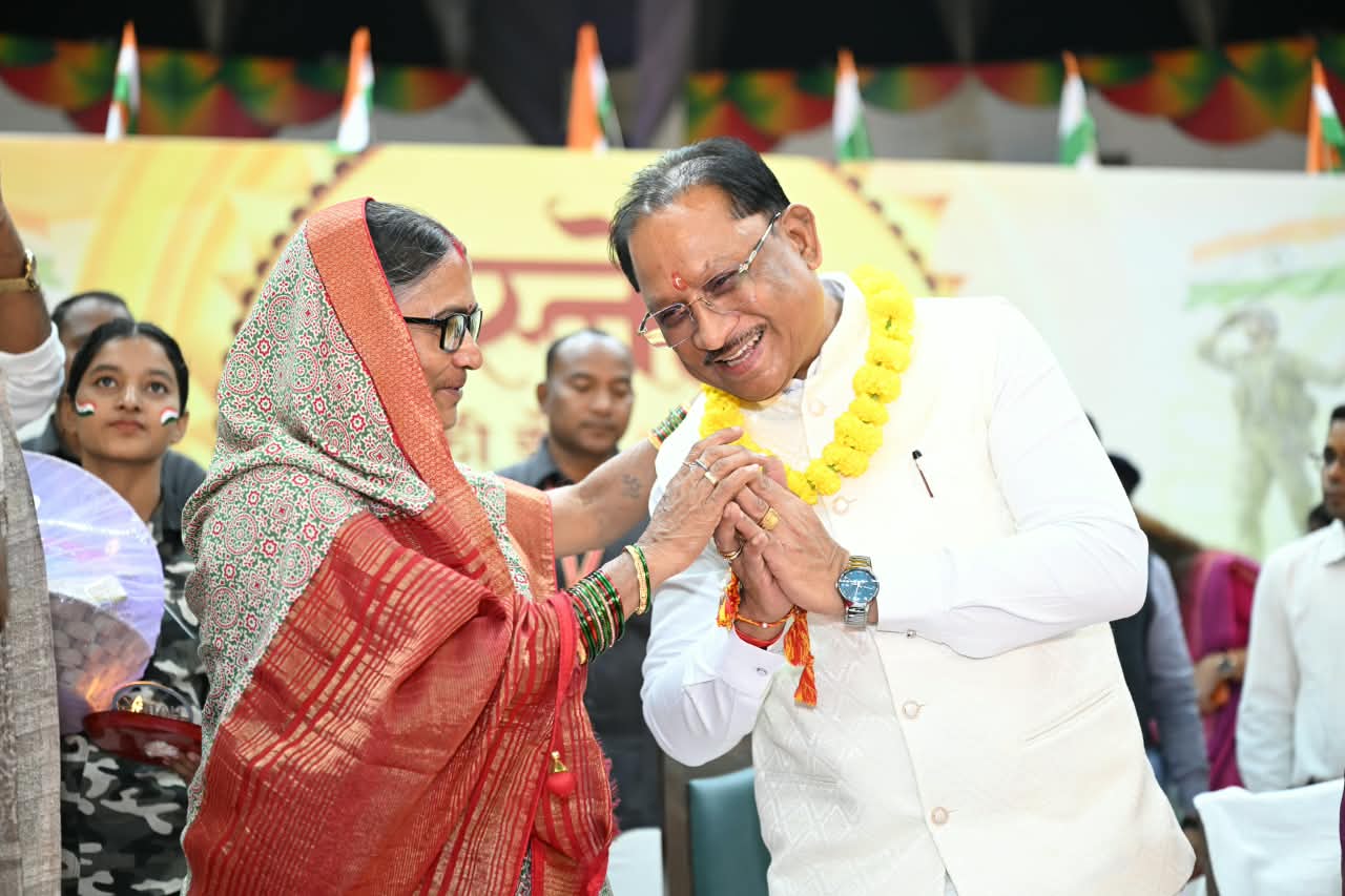 बहनों ने बांधी स्नेह की डोर, ‘विष्णु भैया’ ने दिया सुरक्षा और सम्मान का भरोसा