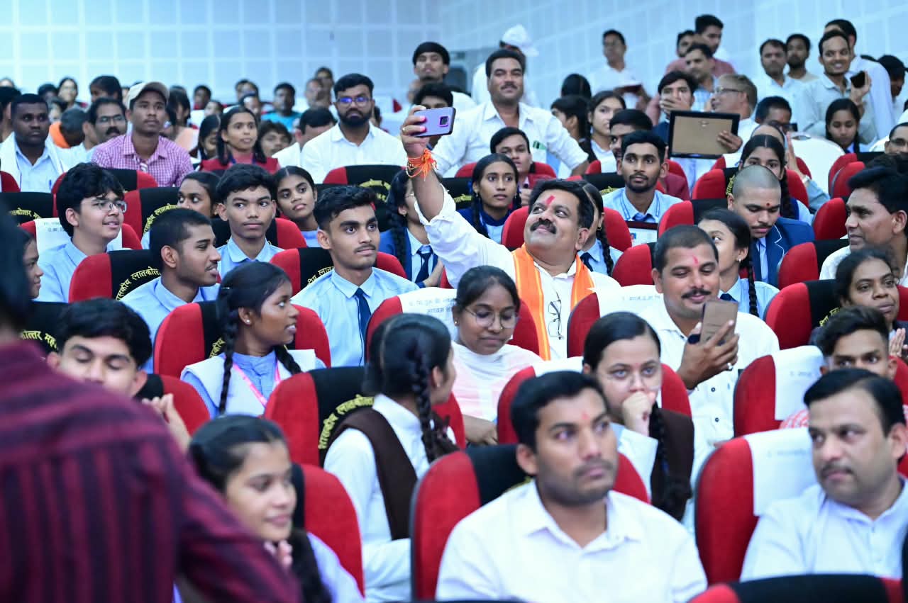 कवर्धा की प्रतिभा एक दिन बनेगी देश का गौरव -उपमुख्यमंत्री विजय शर्मा