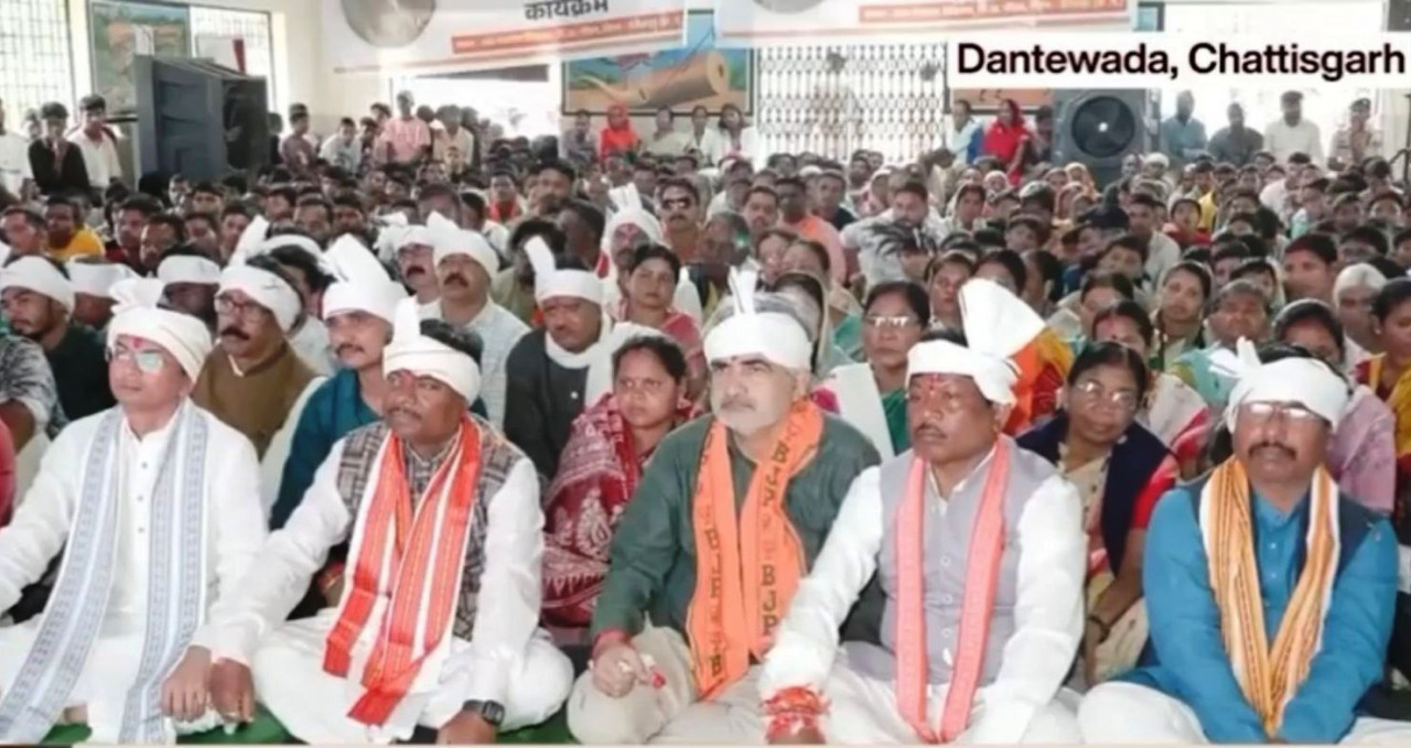 बस्तर में धमाकों की नहीं ; अब 'मन की बात' की गूंज