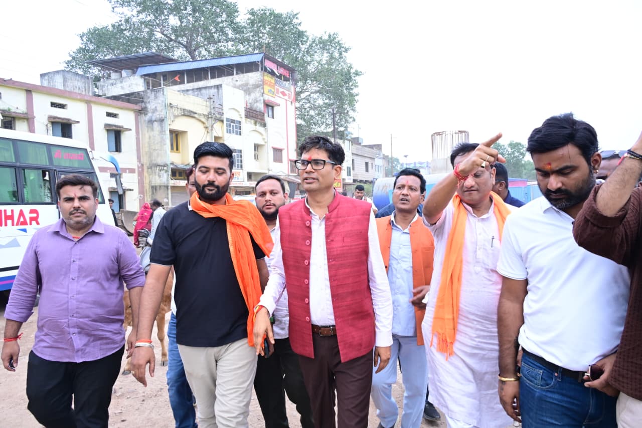 वित्त मंत्री ओपी चौधरी ने खरसिया में निर्माणाधीन रोड ओवर ब्रिज का किया निरीक्षण