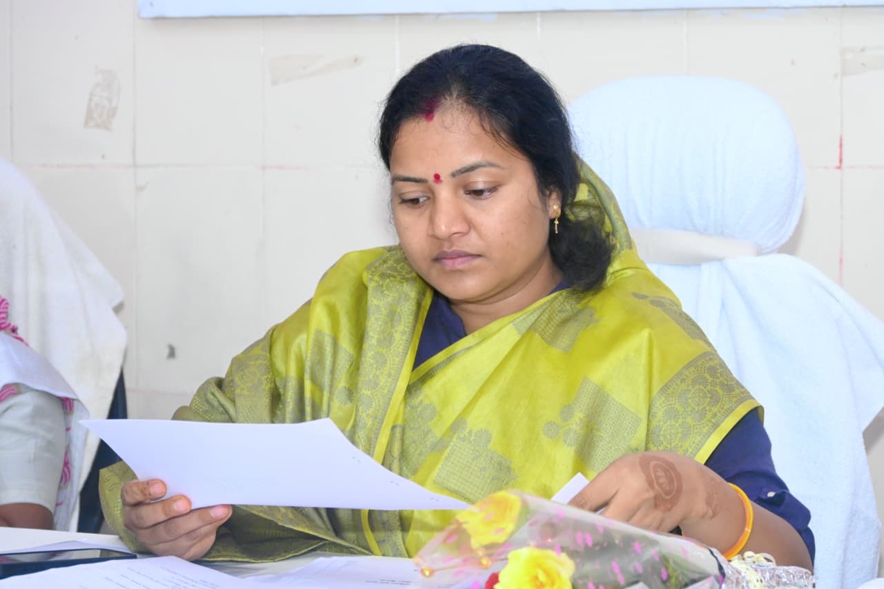 जनहित के कार्यों में लापरवाही बर्दाश्त नहीं: लक्ष्मी राजवाड़े