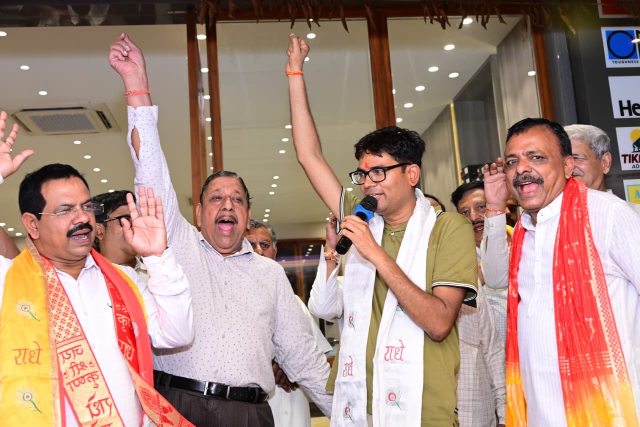 जन्माष्टमी पर रायगढ़ में जगह-जगह महाभंडारे, वित्त मंत्री ओ.पी. चौधरी ने ग्रहण किया प्रसाद