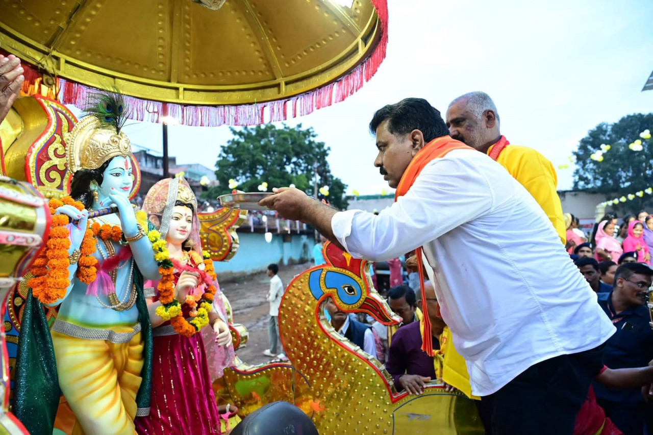 उप मुख्यमंत्री एवं कवर्धा विधायक विजय शर्मा कवर्धा में आयोजित दही हांडी उत्सव में हुए शामिल