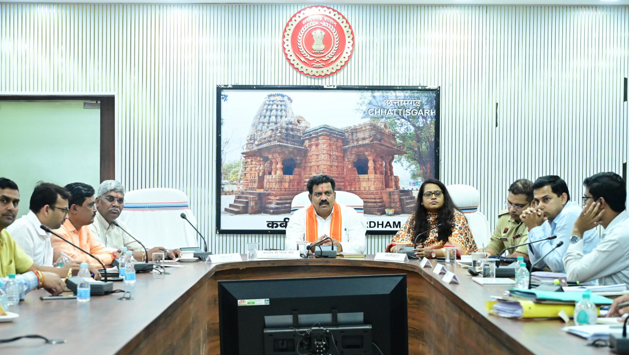 सड़क पर घायल गोवंश दिखे तो तुरंत पहुंचेगी रेस्क्यू टीम, 24 घंटे चलेगा वाहन : डिप्टी सीएम विजय शर्मा 