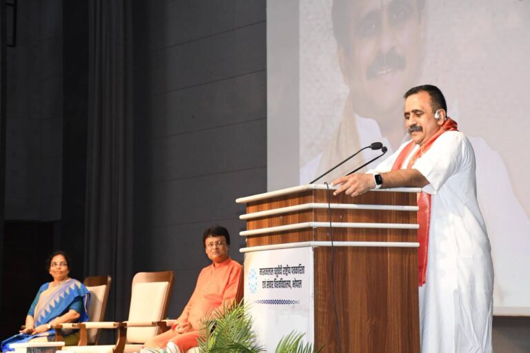 आधुनिकता उपकरण और तकनीक की होती है, संस्कृति की नहीं; संस्कृति तो निरंतरता में चलती है : मुकुल कानिटकर