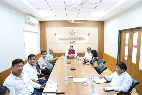 पूरे क्षेत्र को स्वास्थ्य सेवाओं से कवर करें, शत-प्रतिशत टीकाकरण एवं गर्भवती महिलाओं का समय पर पंजीयन एवं एएनसी जांच सुनिश्चित हो: उप मुख्यमंत्री श्री शुक्ल