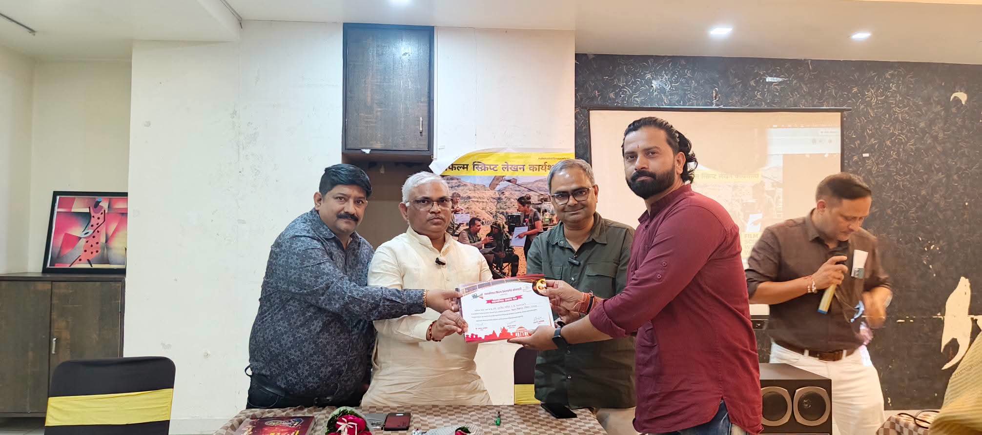 फिल्म निर्माण केवल कमाई का माध्यम नहीं, भारतीय संस्कृति और सद्भाव का सशक्त माध्यम बने : विनोद कुमार