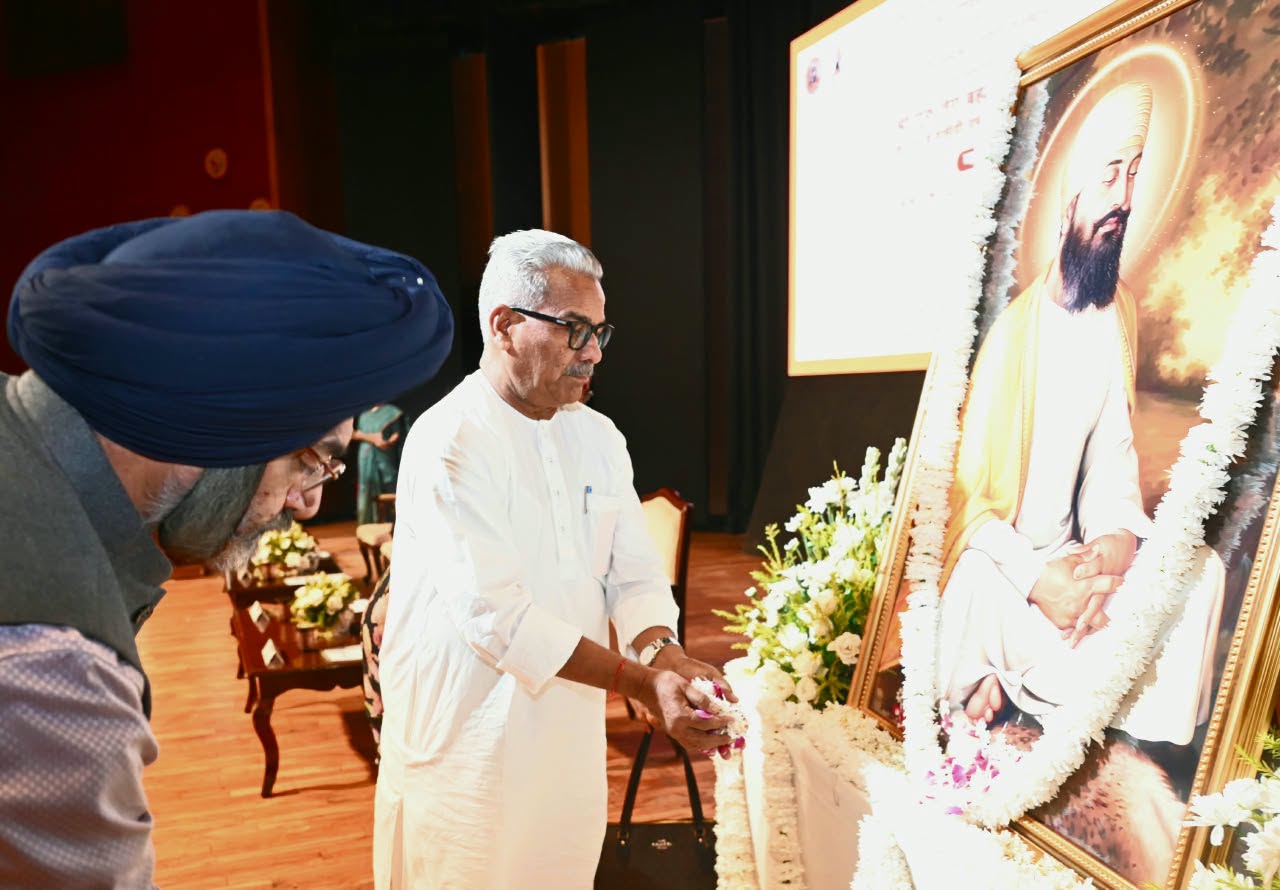 धर्म की रक्षा के लिए गुरु तेग बहादुर के बलिदान ने औरंगजेब के मंसूबों को विफल किया