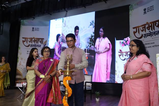 हिंदी के विस्तार और प्रभावी जनसंवाद पर मंथन, राष्ट्रीय राजभाषा सम्मेलन में साहित्य से मीडिया तक संवाद