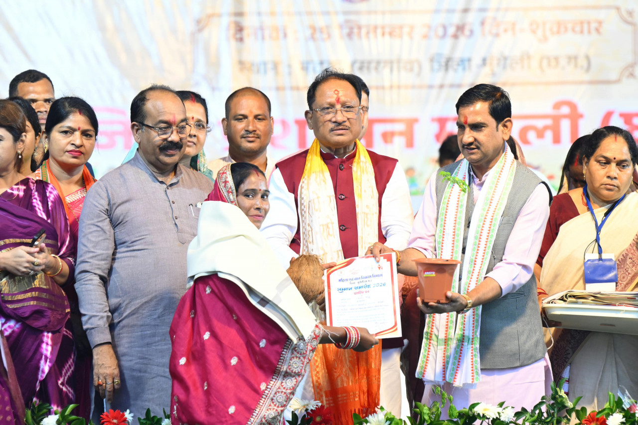 आंगन मिलन सेवा से उत्सव स्थल बने आंगनबाड़ी केंद्र, मुख्यमंत्री विष्णु देव साय मुंगेली के मदकू में हुए शामिल