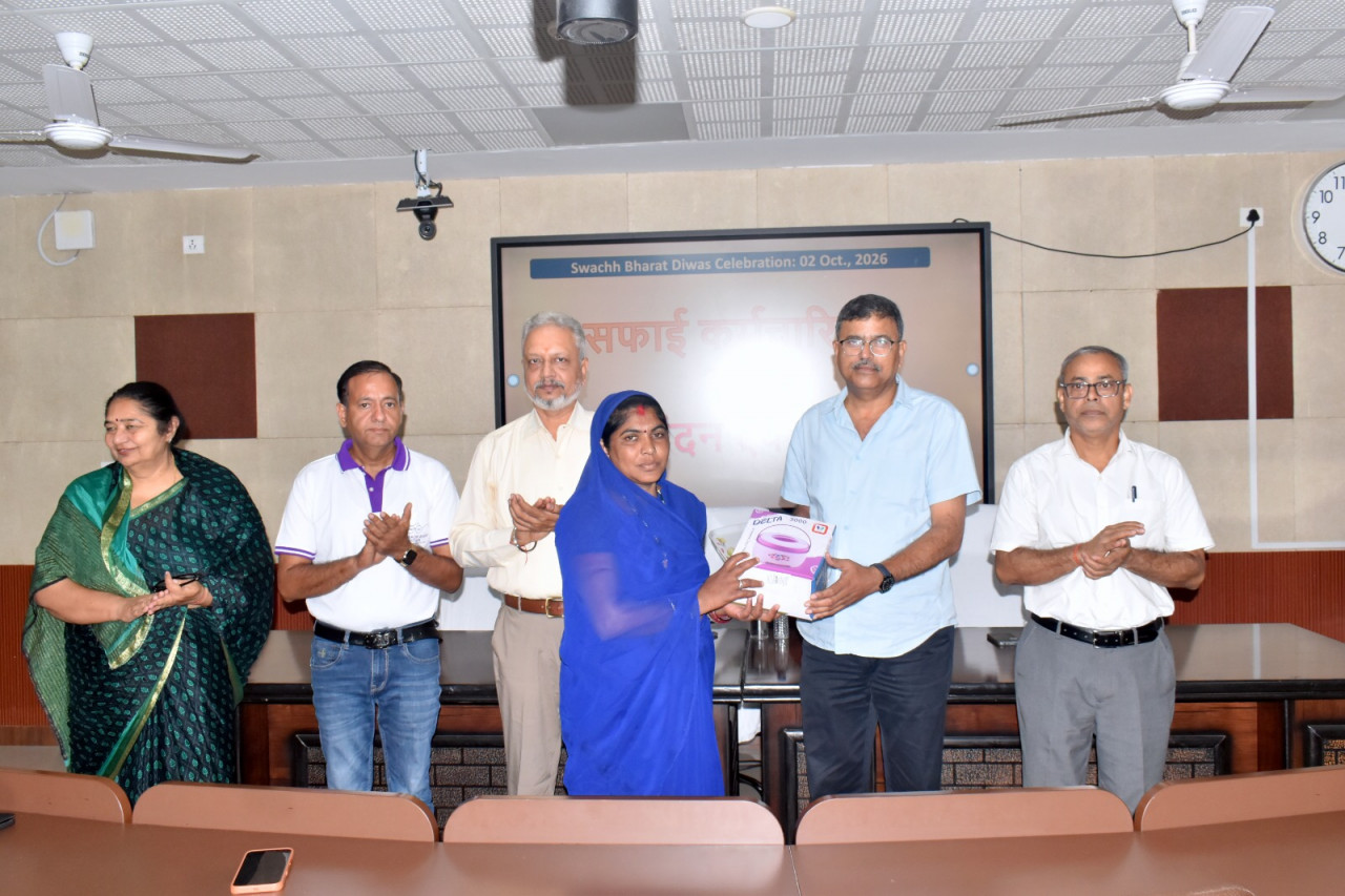 गांधी जयंती पर एनआईबीएसएम में स्वच्छता पखवाड़े का समापन, सफाई मित्रों का हुआ सम्मान 