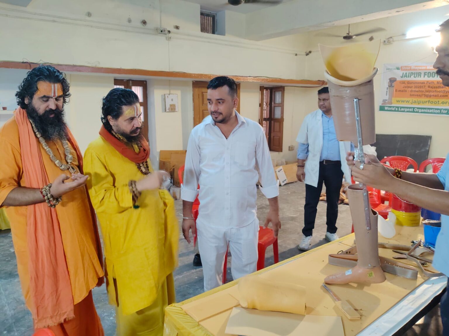 संतों ने शिविर निरीक्षण कर आयोजकों को दिया आशीष. 