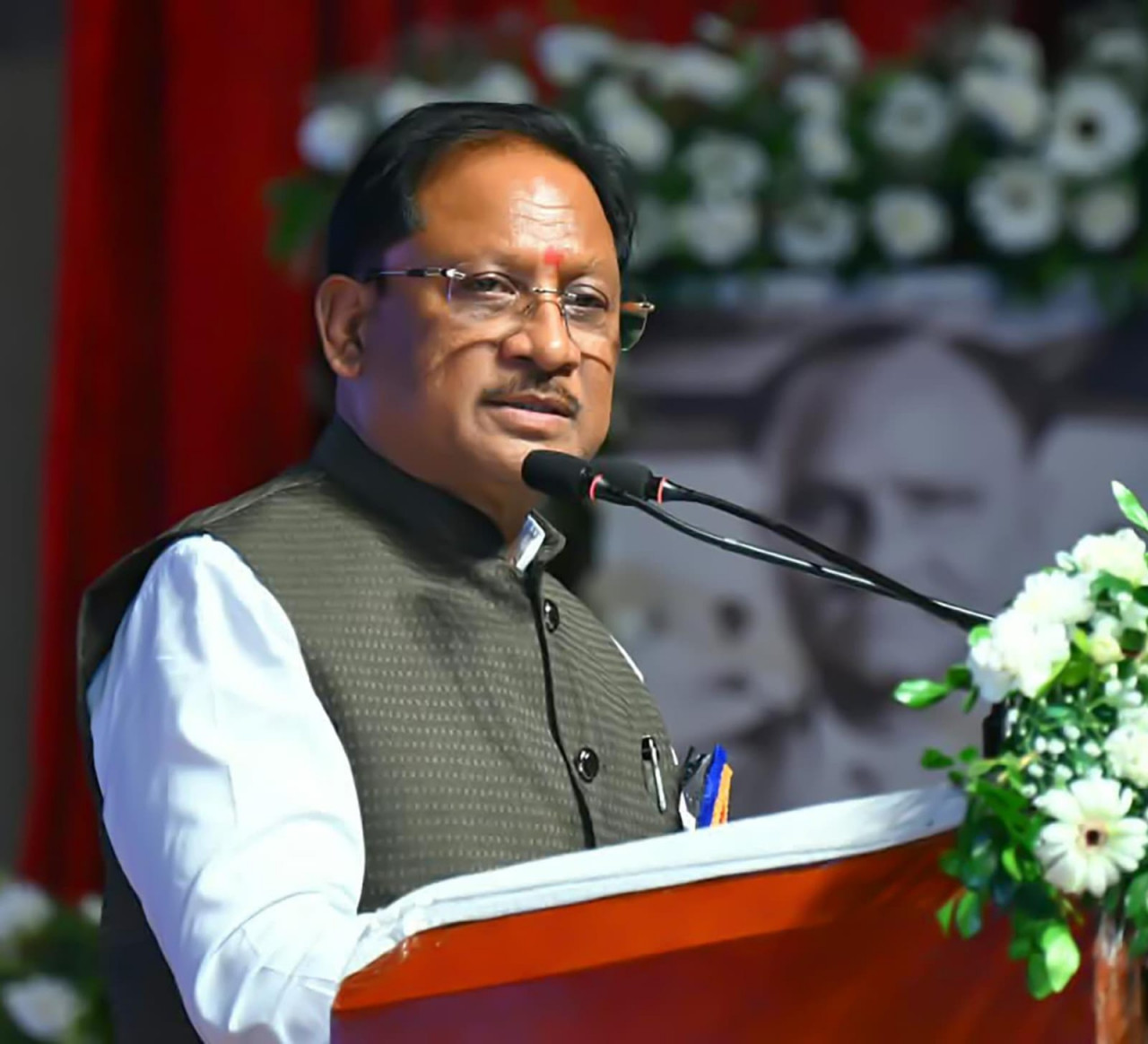 जोरंडाझरिया में पूरी हुई वर्षों पुरानी आस, 10 लाख से बना सामुदायिक भवन
