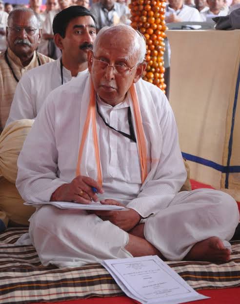 सुदर्शन जी : नींव को सींचता कलश